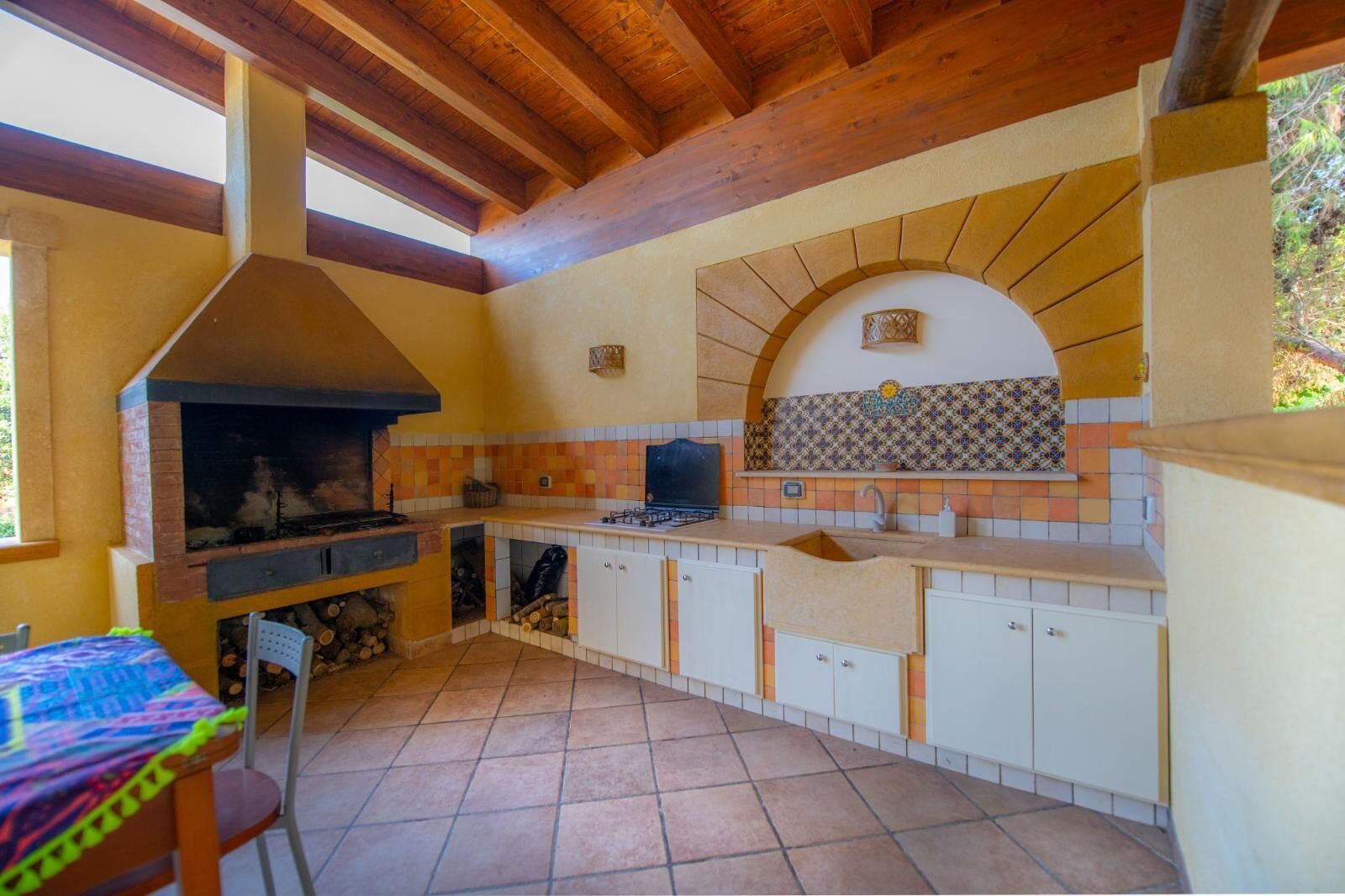 Villa Matilde, with swimming pool, whirlpool and pine forest, beach at 400m