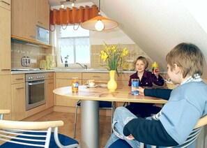 Kylskåp, mikrovågsugn, ugn och spishäll