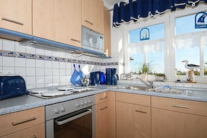 Kühlschrank, Mikrowelle, Ofen, Geschirrspüler
