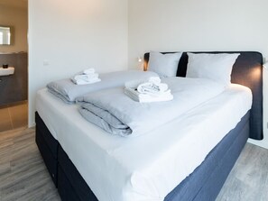 1 chambre, fer et planche à repasser, lit parapluie, Wi-Fi