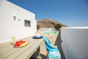 Terrace/patio - Elixirium Villa with private Swimming pool (Santorini)