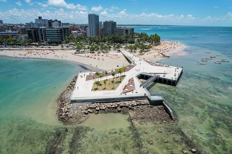 Beach nearby, white sand, 6 beach bars
