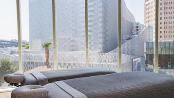 Couples treatment rooms, sauna, steam room, body treatments