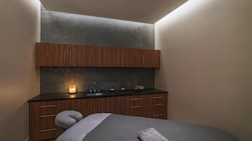 Couples treatment room(s), sauna, steam room, body treatments