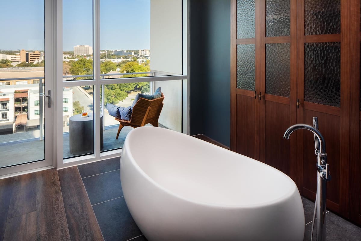 Thompson Suite with 1 King Bed | 1 bedroom, Egyptian cotton sheets, premium bedding, down comforters