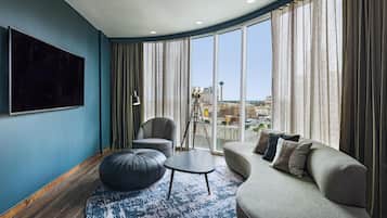 Egyptian cotton sheets, premium bedding, down comforters, minibar