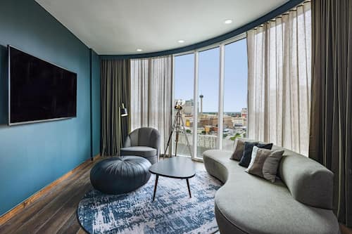 Egyptian cotton sheets, premium bedding, down duvets, minibar