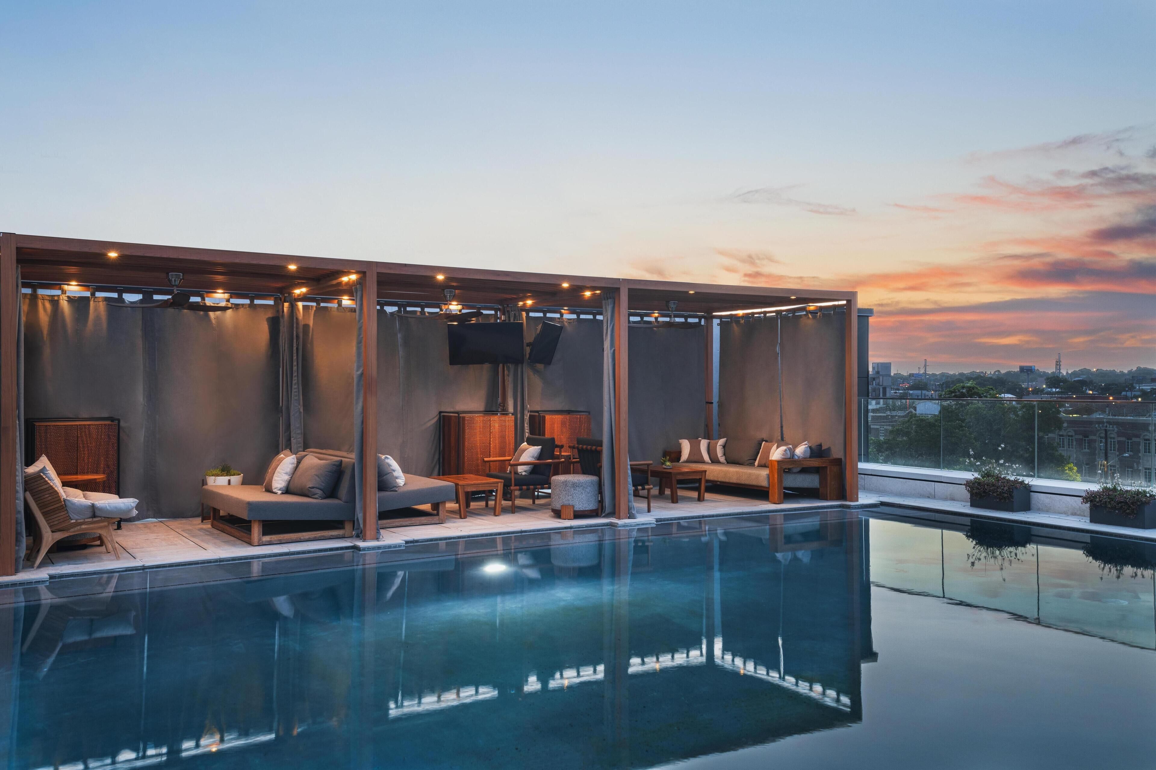Piscine extérieure, tentes de plage, parasols de plage