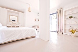 2 bedrooms, in-room safe, iron/ironing board, free WiFi