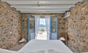 2 bedrooms, in-room safe, iron/ironing board, free WiFi