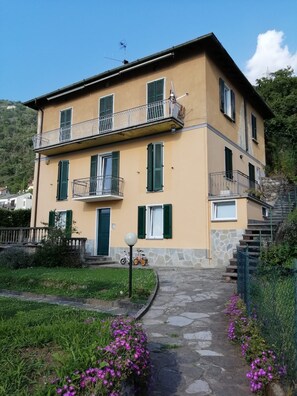 Exterior - VICTORY HOUSE. (Dervio)