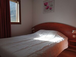 2 bedrooms, WiFi - Cozy 7-Person Duplex: Pool, Fitness Center, Near Slopes & Lifts (La Mongie)