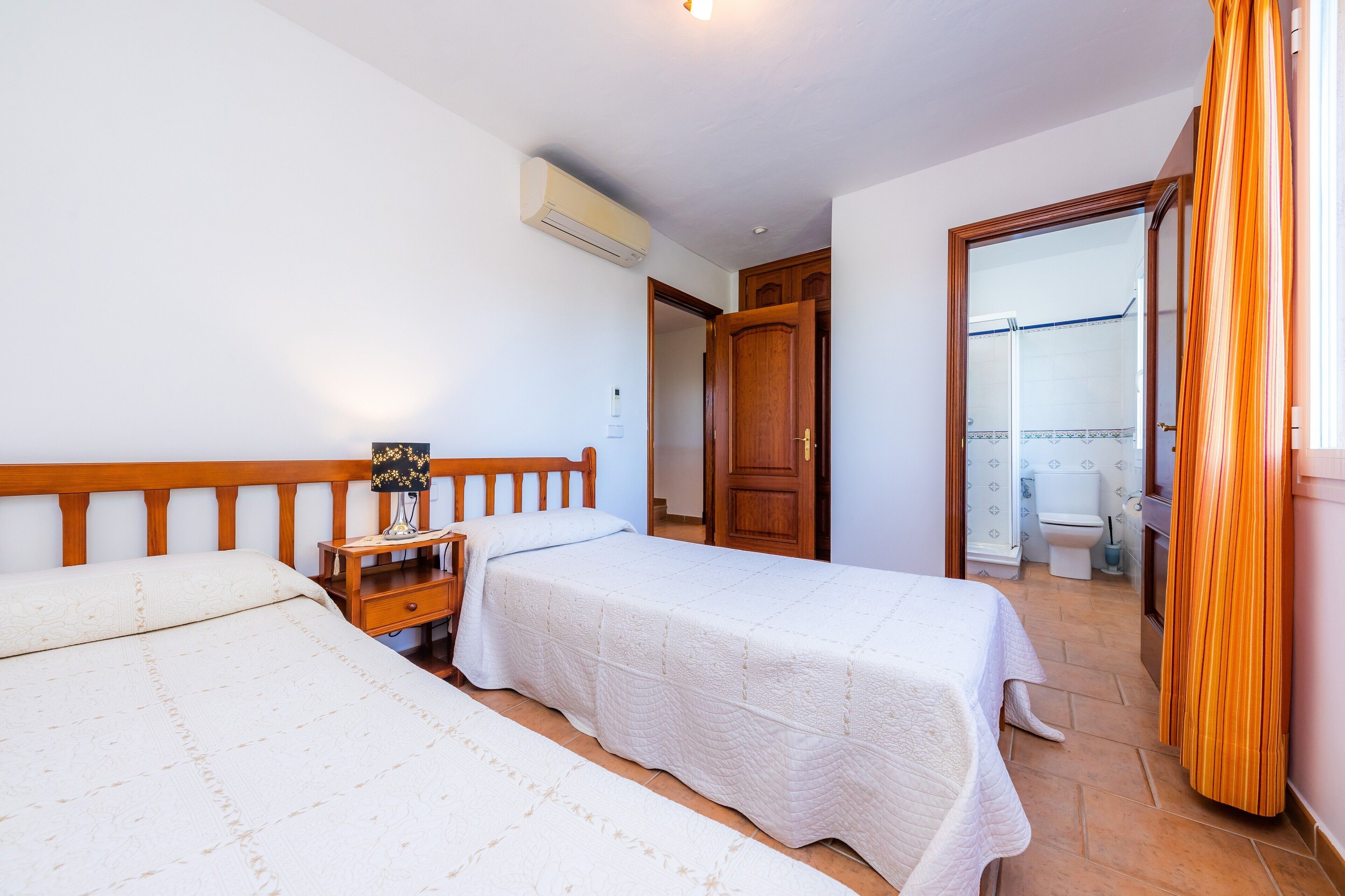 6 chambres, fer et planche à repasser, Wi-Fi gratuit, draps fournis