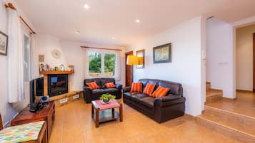 TV, fireplace, DVD player, stereo