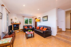 TV, fireplace, DVD player, stereo