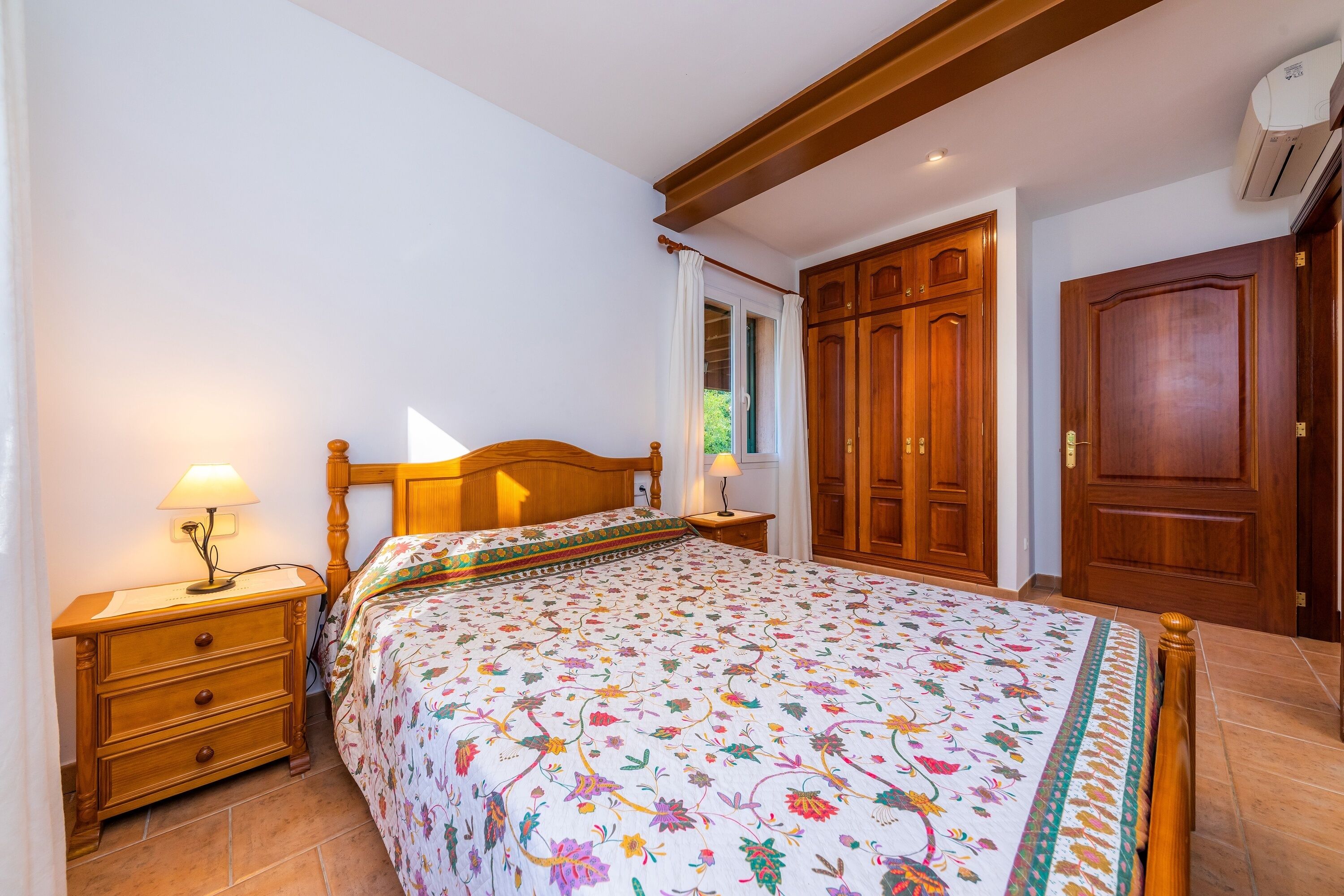 6 bedrooms, iron/ironing board, free WiFi, bed sheets