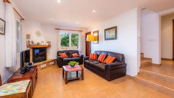 TV, fireplace, DVD player, stereo