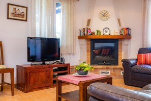 Fernseher, Kamin, DVD-Player, Stereoanlage