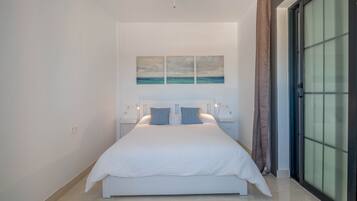 3 makuuhuonetta, silitysrauta/-lauta, ilmainen Wi-Fi, vuodevaatteet