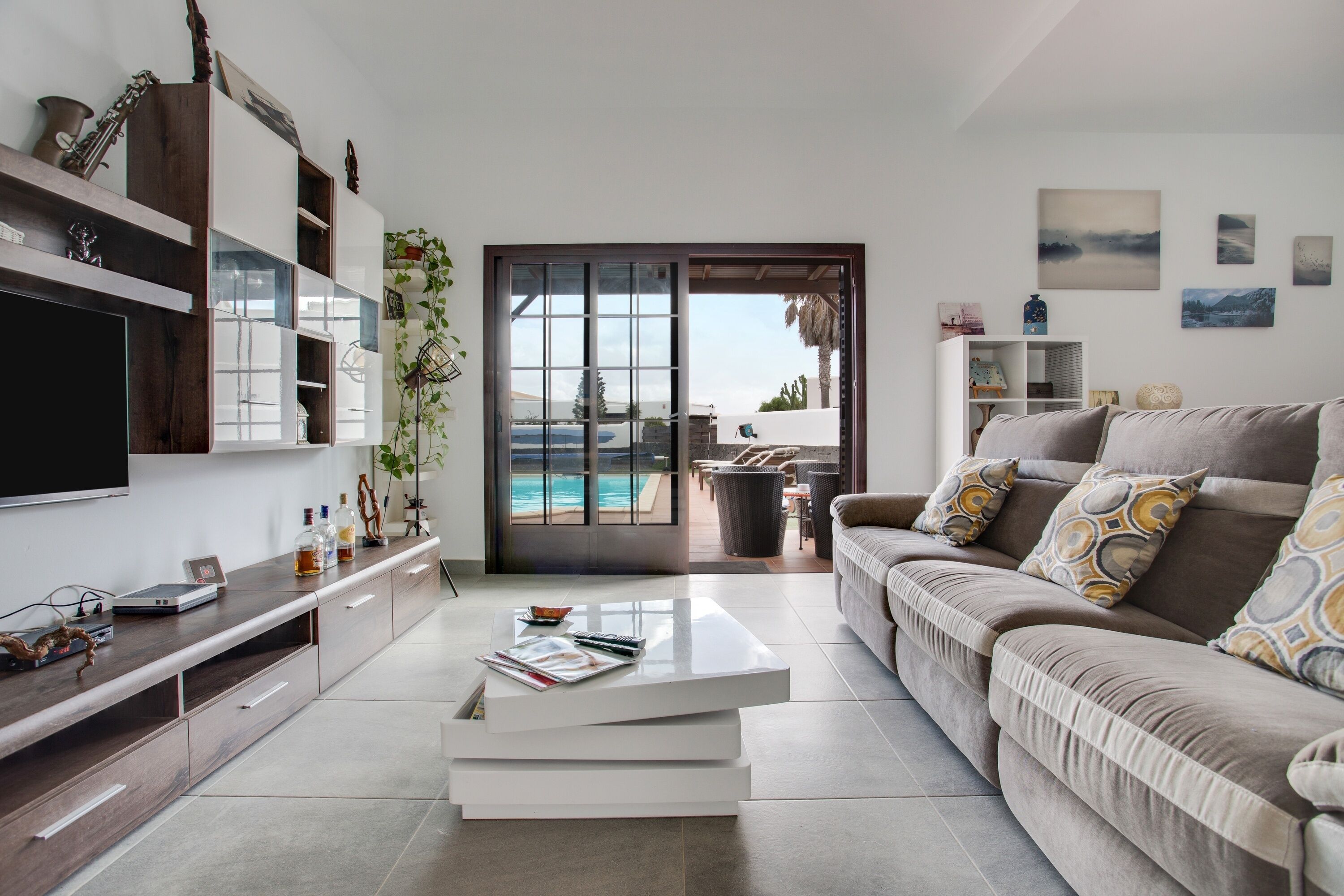 Televisio, Netflix, pöytätennispöytä, suoratoistopalvelut