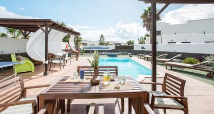 Villa Kodotoma with Sea View, Mountain View, High-Speed Wi-Fi Garden, Terraces & Pool