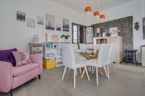 TV, Netflix, ping pong, streaming services