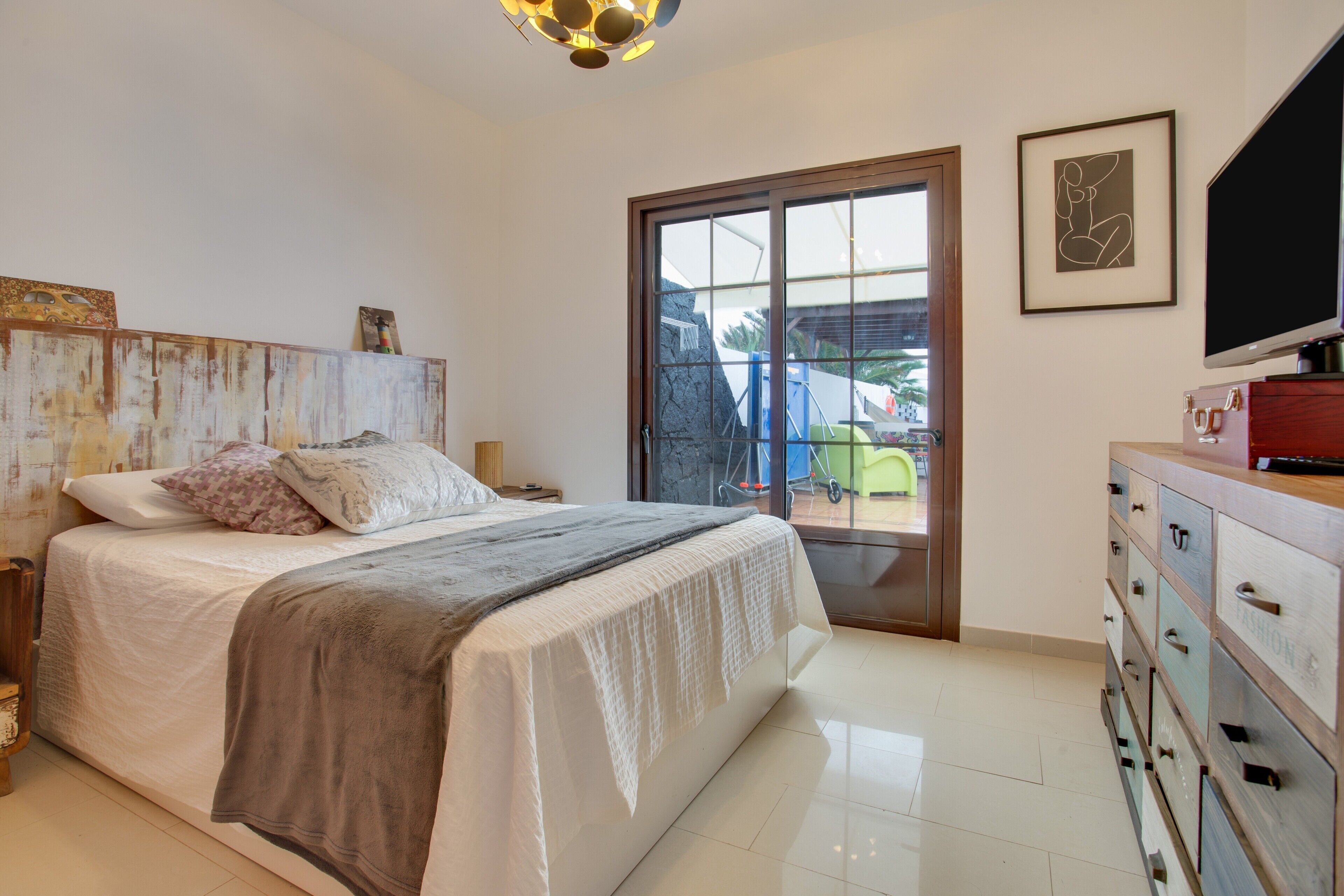 3 bedrooms, iron/ironing board, free WiFi, bed sheets