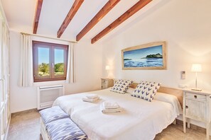 4 chambres, fer et planche à repasser, Wi-Fi gratuit, draps fournis