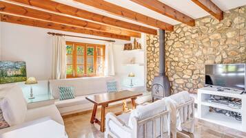 TV, lettore DVD, impianto stereo