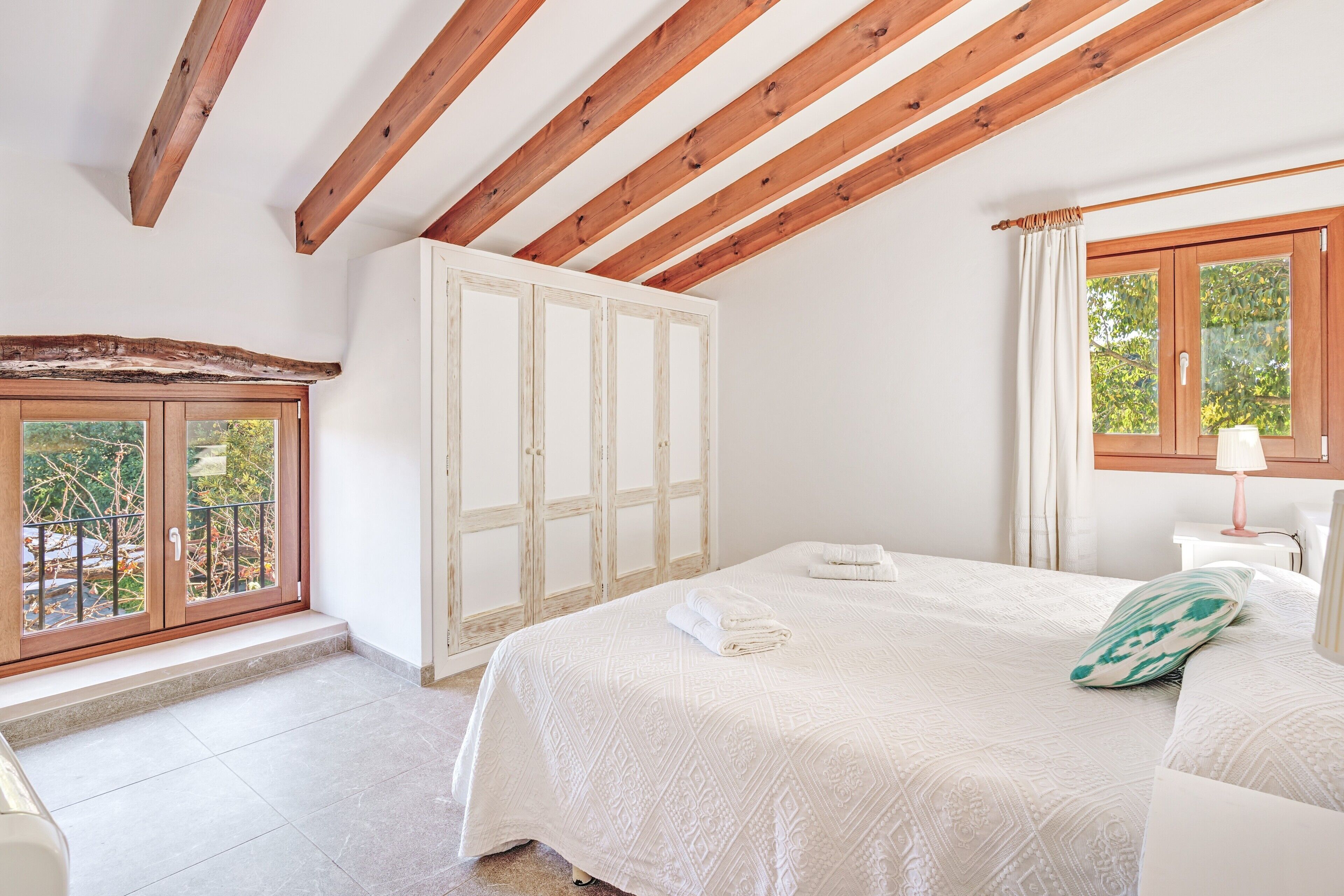 4 habitaciones, tabla de planchar con plancha y wifi gratis 