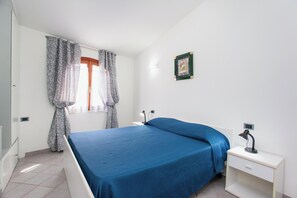 2 bedrooms, iron/ironing board, bed sheets