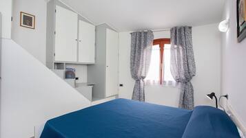 2 bedrooms, iron/ironing board, bed sheets