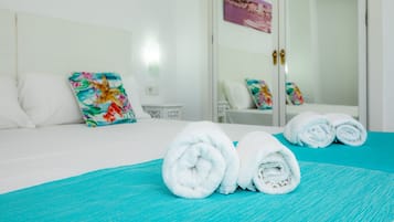 2 chambres, fer et planche à repasser, Wi-Fi gratuit, draps fournis