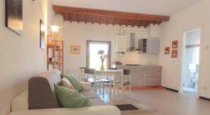 TV - Cosy Apartment “Le Cà De Boron Comfort Apartment” near Historical Centre with Wi-Fi (Montagnana)