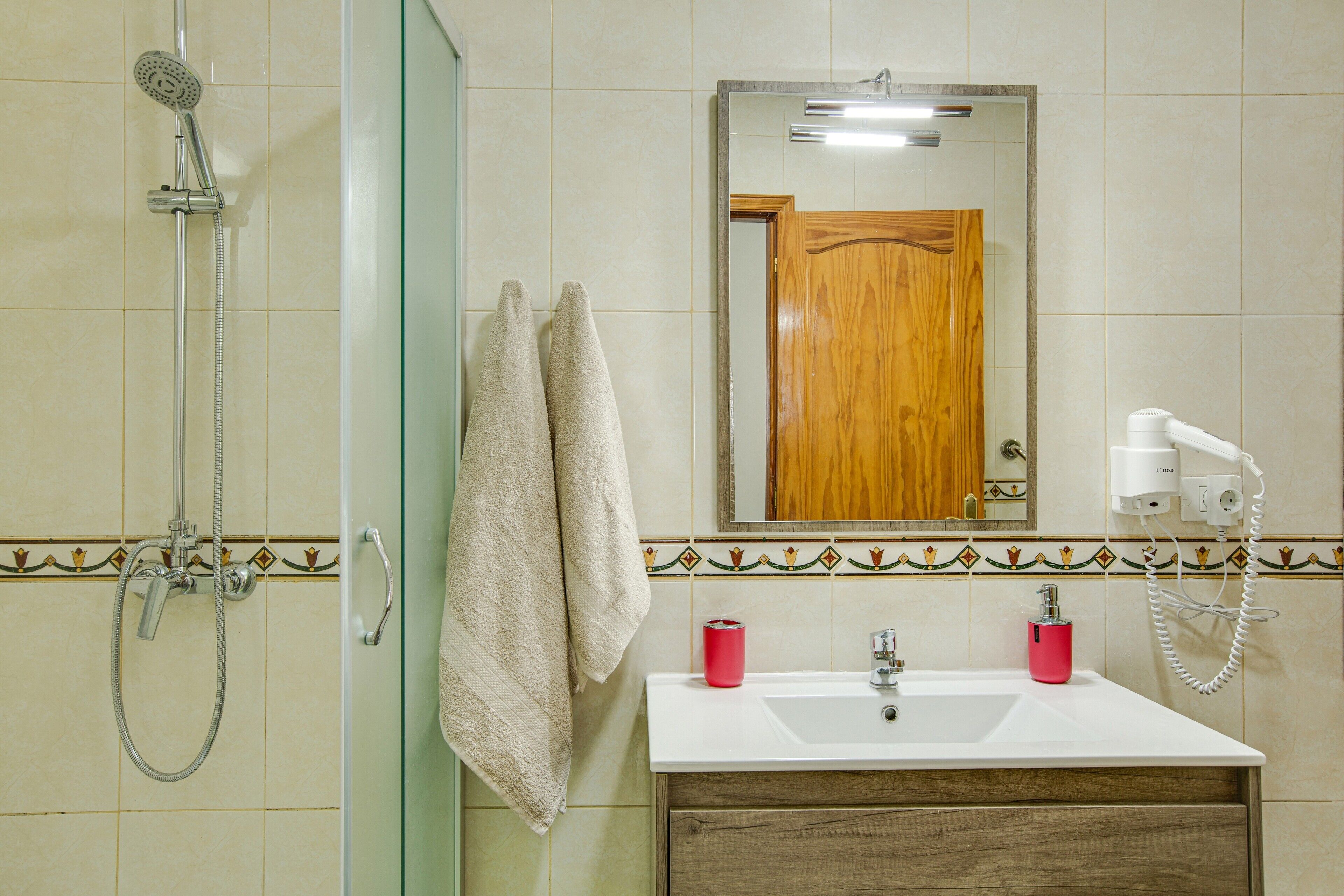 Shower, hair dryer, towels