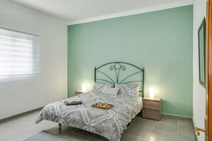 2 bedrooms, iron/ironing board, free WiFi, bed sheets