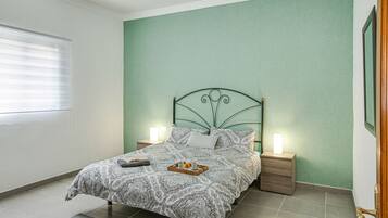2 bedrooms, iron/ironing board, free WiFi, bed sheets