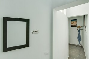 Interior - Cosy Apartment “2B El Amore” close to the Sea with Wi-Fi & Fans (Vecindario)