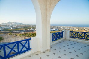 Property grounds - Villa Eva with panoramic views (Santorini)