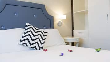 2 bedrooms, iron/ironing board, WiFi