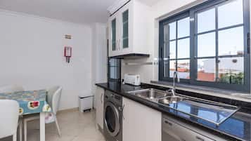 Frigorifero, microonde, forno, lavastoviglie