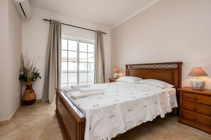 2 slaapkamers, een strijkplank/strijkijzer, gratis wifi, beddengoed