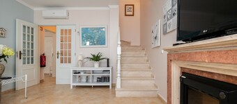 2 bedroom villa with parking and patio by AlgarveManta (4V2)