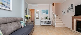 2 bedroom villa with parking and patio by AlgarveManta (4V2)