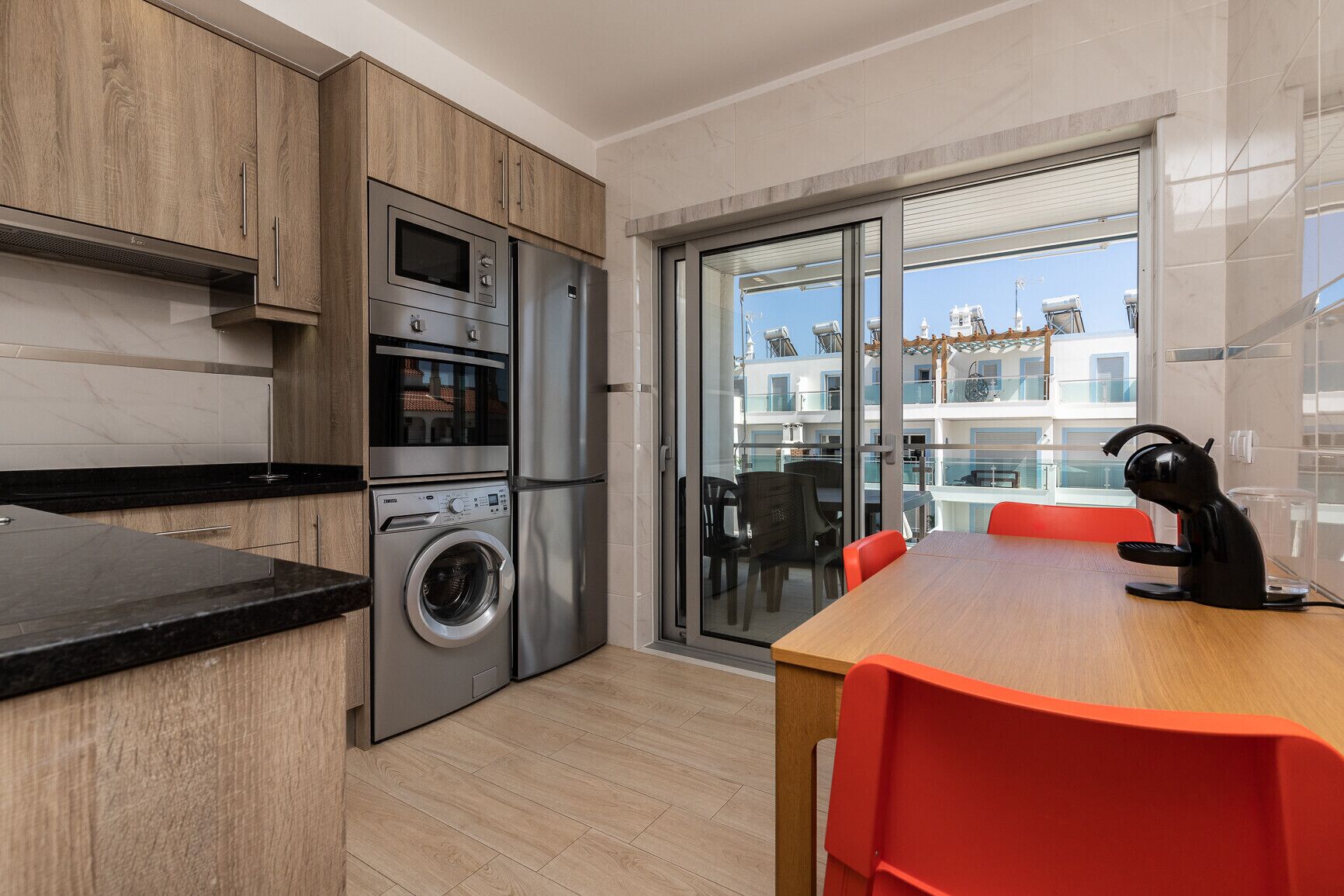 Réfrigérateur, micro-ondes, four, lave-vaisselle