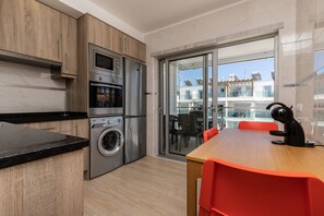 Réfrigérateur, micro-ondes, four, lave-vaisselle