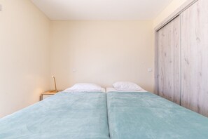 3 bedrooms, iron/ironing board, free WiFi, bed sheets