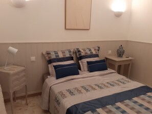 3 bedrooms, iron/ironing board, bed sheets