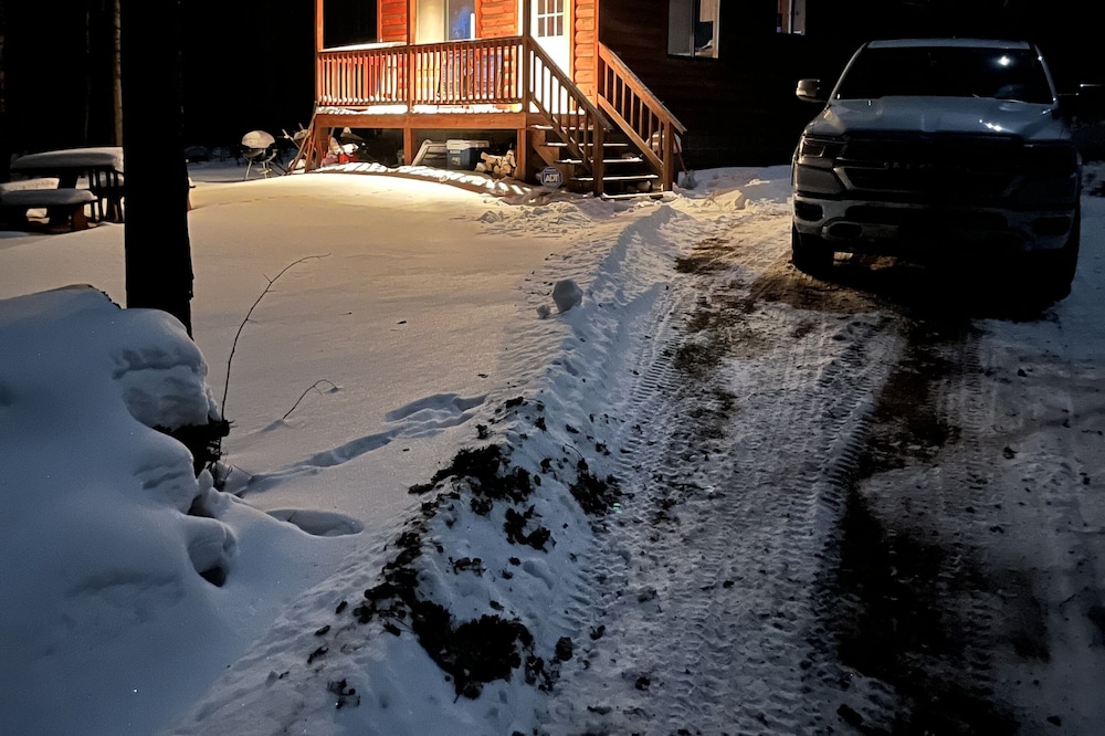 Cozy Northern MN Cabin with Porch!