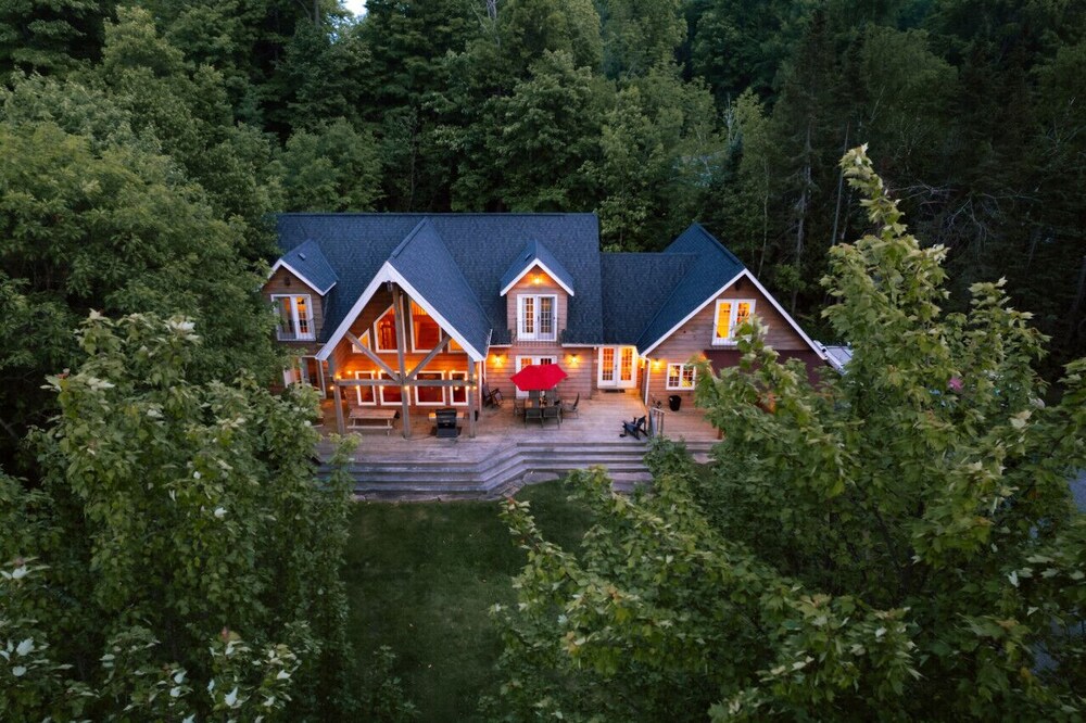Lakefront ★ 4000sq/f ★ Gym★ Beach ★ HotTub ★Sauna